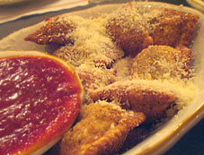 Cunetto House of Pasta(St.Louis)にて、Toasted Ravioli
