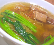 糖朝（北青山）にて、「豚バラ肉入り香港麺」