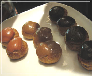 「La Maison du Chocolat」オープニングパーティー、目玉商品のエクレアのミニサイズ版が