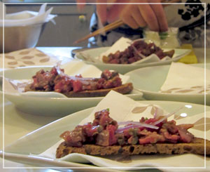 田中玉緒さんのお料理教室。最初の一品、熟成肉のタルタル