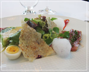銀座「タテルヨシノ」にて、面白いお皿の風景だったニース風サラダ