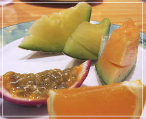 ３種類のメロン食べ比べと清見オレンジ、パッションフルーツ