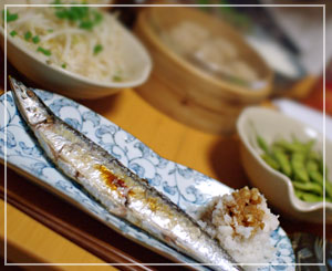 秋刀魚に焼売、もやしと枝豆、という感じの夕御飯。