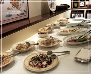 青山「CORTESIA」さんの８周年記念パーティー、お料理はこんな感じで