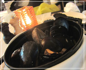 ホテル日航東京「Taronga」にて、ムール貝のスープ煮♪