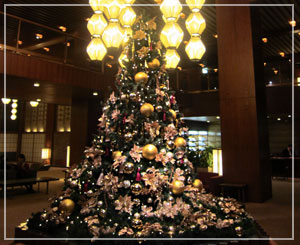 ホテルオークラ東京のクリスマスツリー。今日はツリーを沢山見たなぁ……