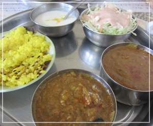 稲毛「インド料理ガガル」にて。ご飯がスパイス入りで良かったなぁ。