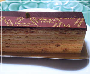 帝国ホテルで買ってきました、ベルギーのケーキ「ジャヴァネ」。