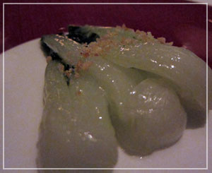 マンダリンオリエンタル東京「SENSE」、箸休めは青梗菜。