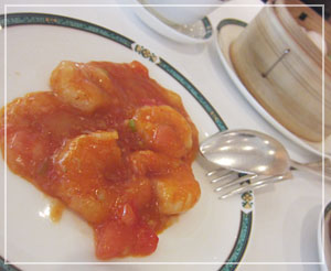 ホテルオークラ東京「Starlight」の飲茶食べ放題にて、チーズ風味の海老チリ……おもしろい……。
