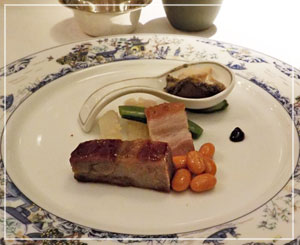 パレスホテル東京「琥珀宮」にて、前菜盛り合わせ。モダンで綺麗♪