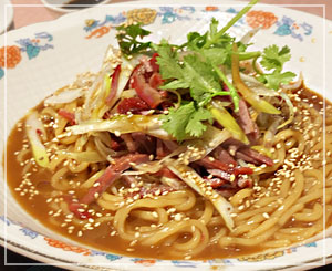 あえ麺も、良い方向に期待が裏切られました。おいしい。おいしいよ……!