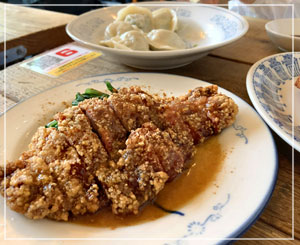 大好物の排骨もしっかりスパイスの香り。口当たりざっくざく!
