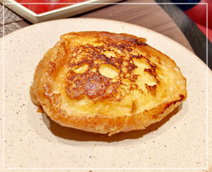 フレンチトーストはフランスパン使用。ぷりんぷりん……！