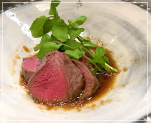 鹿肉も食べました。つい、2皿。