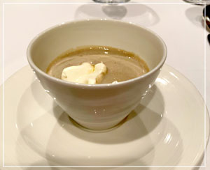 これも美味しかった。きのこの冷製スープ。