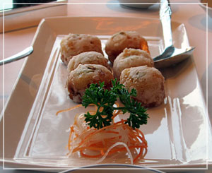 「欣圖軒」にて、帆立貝と洋梨のフライ。不思議な組み合わせの美味しさ