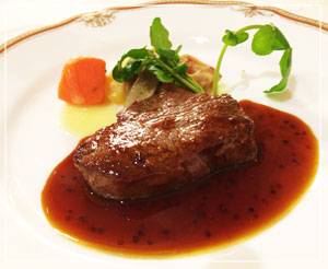 リクエストでいただけるステーキは、長崎和牛ヒレ肉。